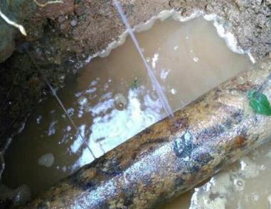 太仆寺楼顶渗水维修公司分享下地暖漏水的原因及检测方法。